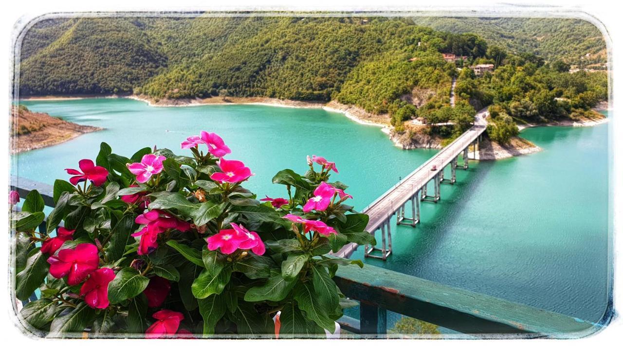 La Terrazza Sul Lago Turano Кастель-ді-Тора Екстер'єр фото