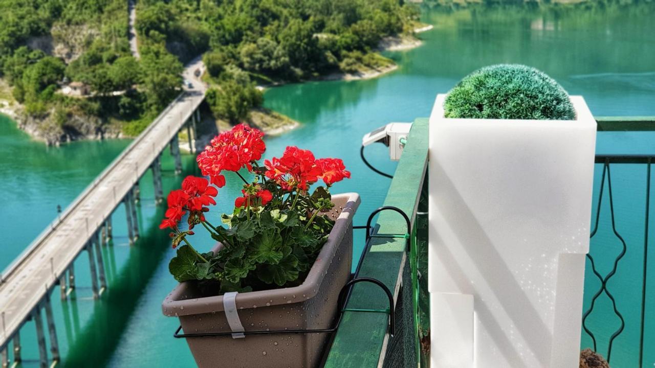 La Terrazza Sul Lago Turano Кастель-ді-Тора Екстер'єр фото