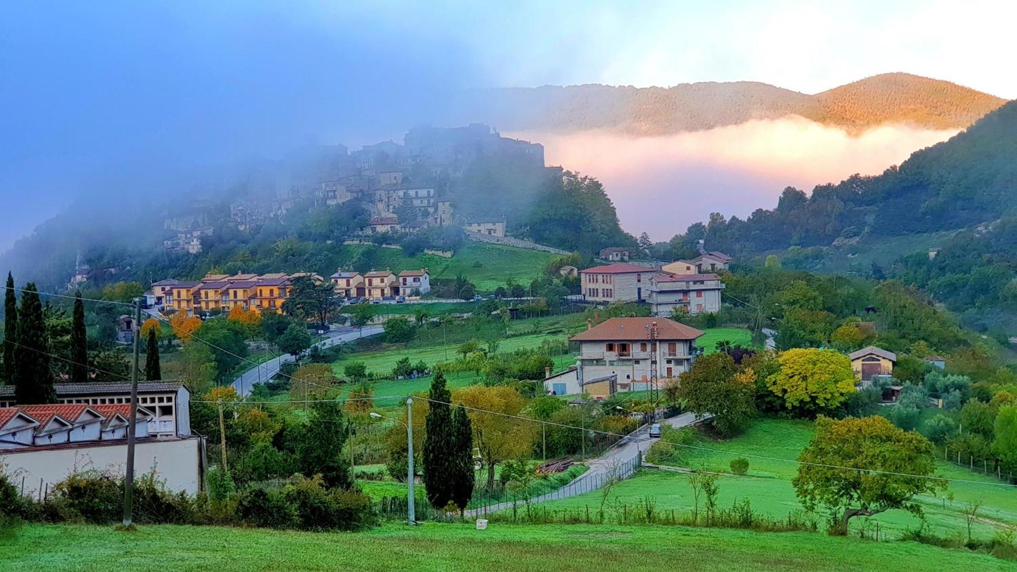 La Terrazza Sul Lago Turano Кастель-ді-Тора Екстер'єр фото
