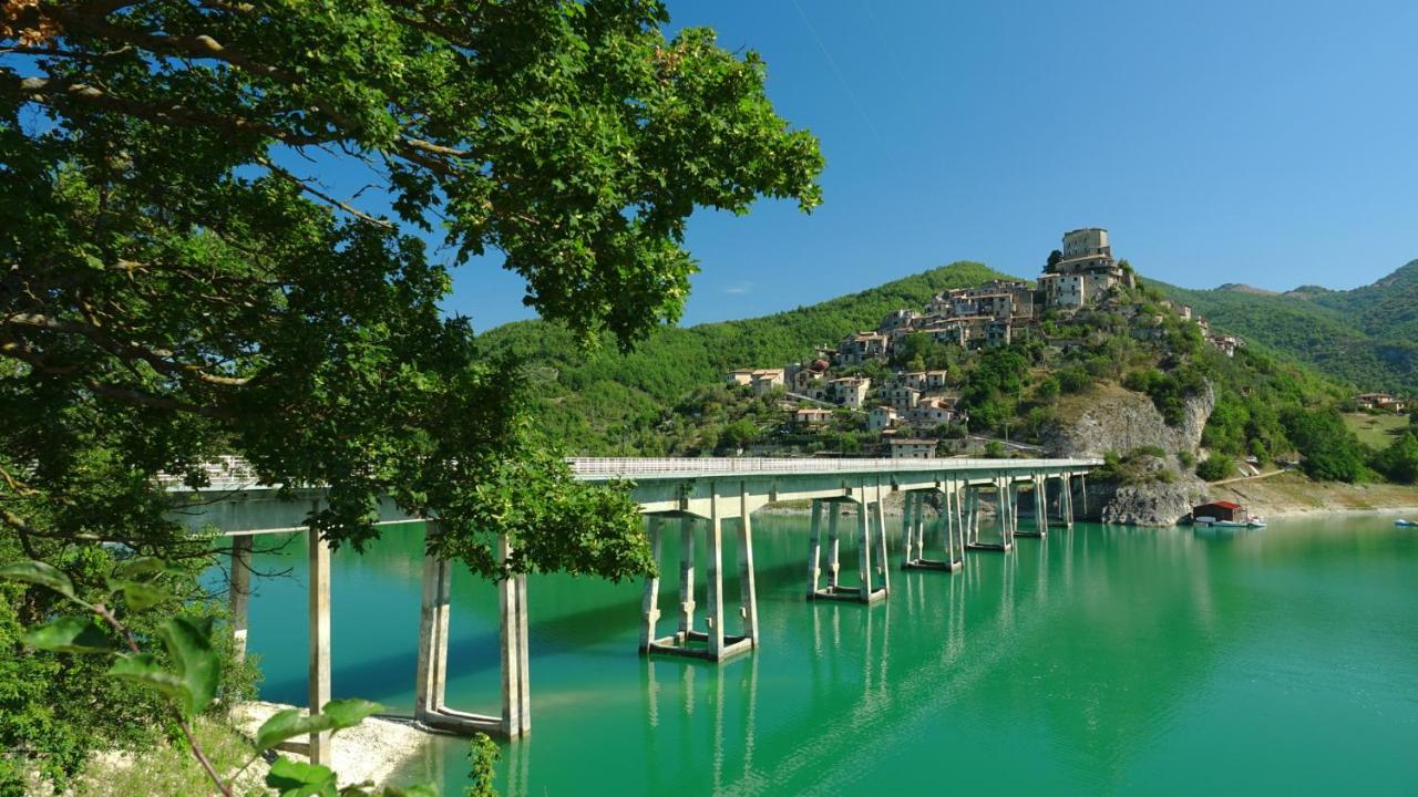 La Terrazza Sul Lago Turano Кастель-ді-Тора Екстер'єр фото