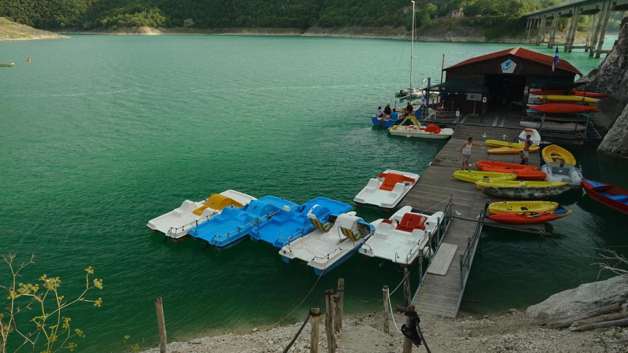 La Terrazza Sul Lago Turano Кастель-ді-Тора Екстер'єр фото