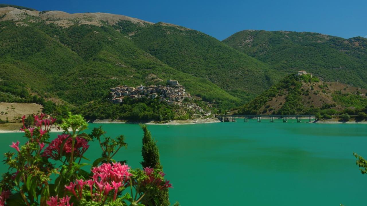 La Terrazza Sul Lago Turano Кастель-ді-Тора Екстер'єр фото