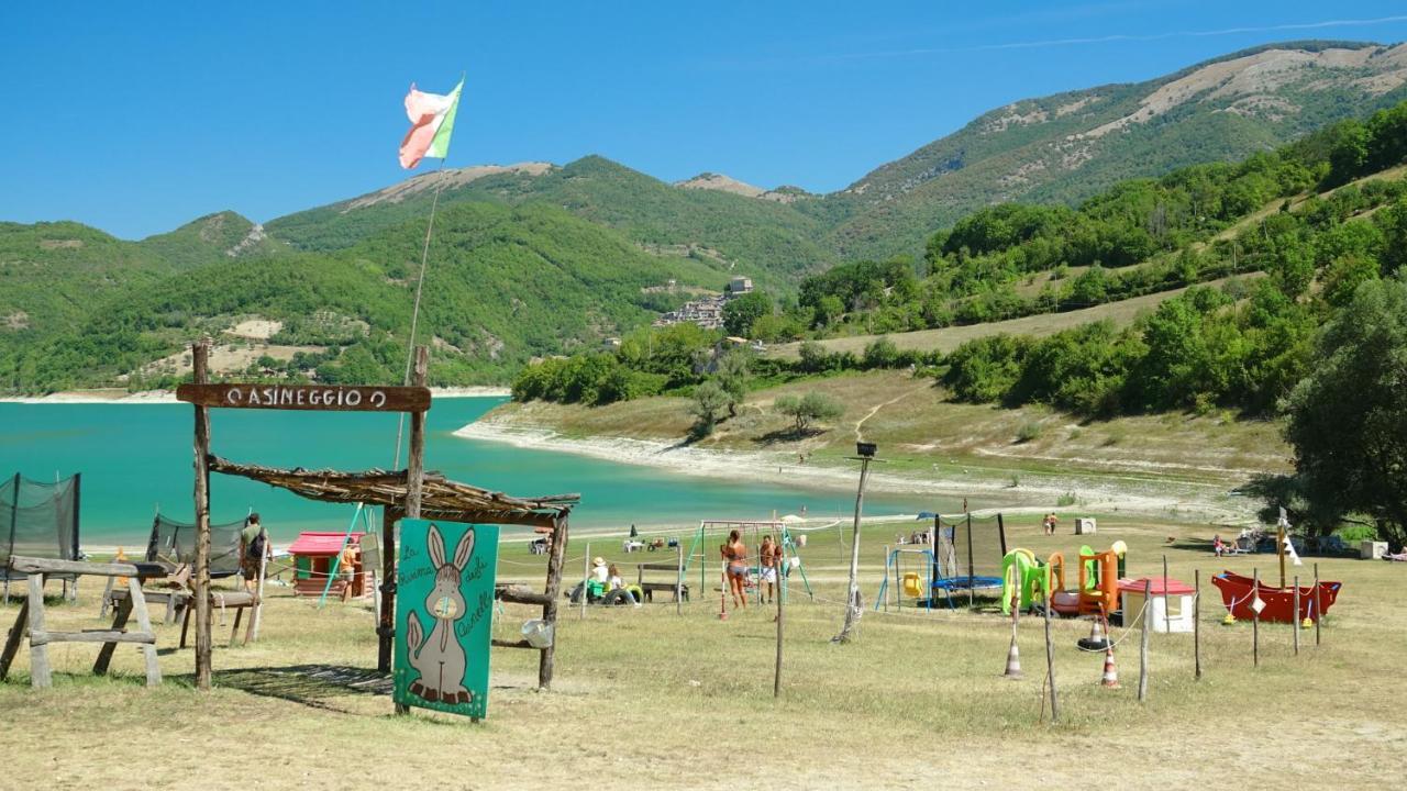 La Terrazza Sul Lago Turano Кастель-ді-Тора Екстер'єр фото