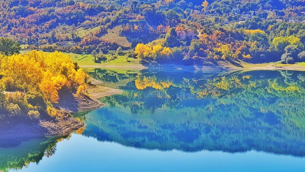 La Terrazza Sul Lago Turano Кастель-ді-Тора Екстер'єр фото