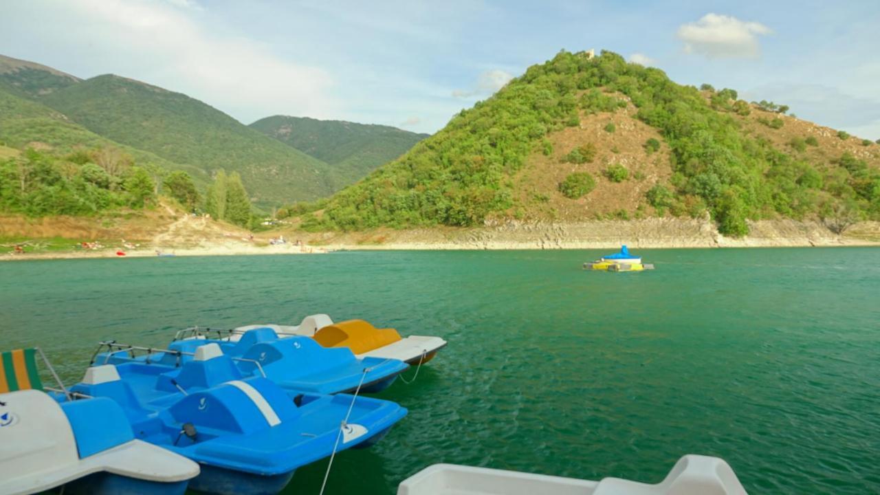 La Terrazza Sul Lago Turano Кастель-ді-Тора Екстер'єр фото