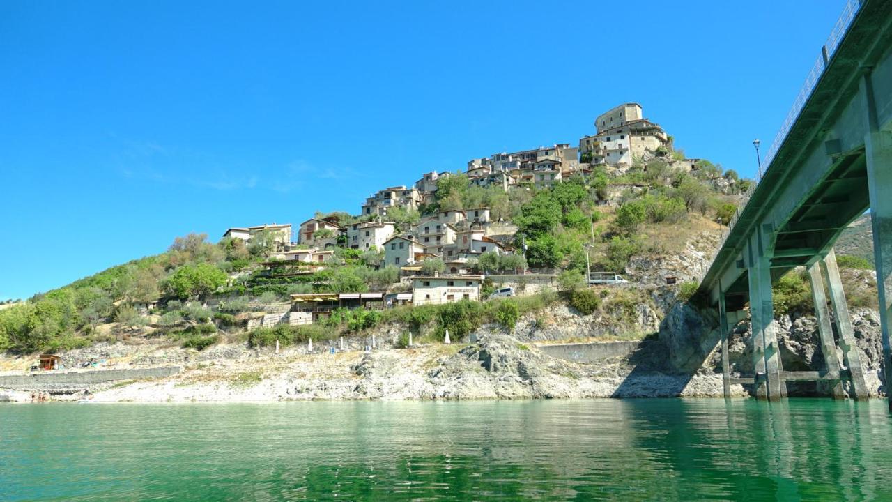 La Terrazza Sul Lago Turano Кастель-ді-Тора Екстер'єр фото