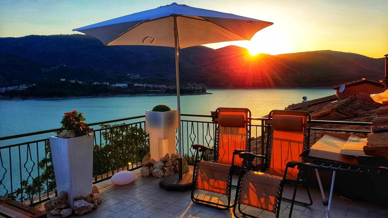 La Terrazza Sul Lago Turano Кастель-ді-Тора Екстер'єр фото