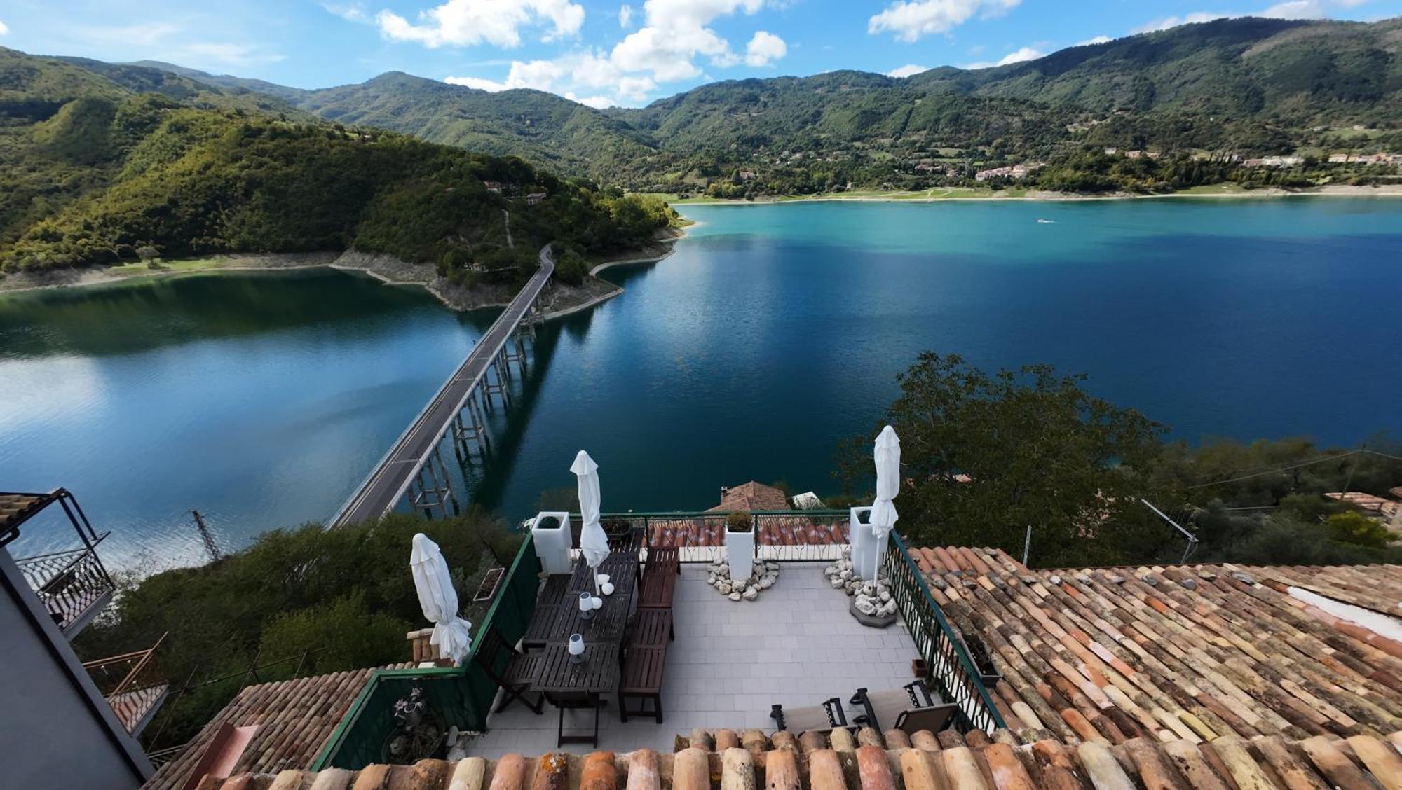 La Terrazza Sul Lago Turano Кастель-ді-Тора Екстер'єр фото